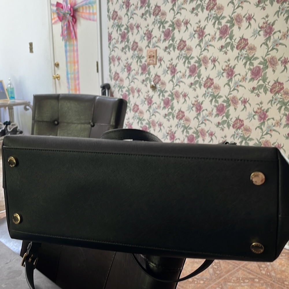 Michael Kors large black bag. Excellent condition no tears or marks on it - Picture 12 of 12